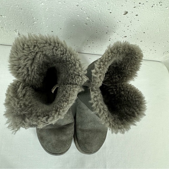 UGG Size 6 Bailey Button Gray Suede Shearling Boots - Picture 11 of 17